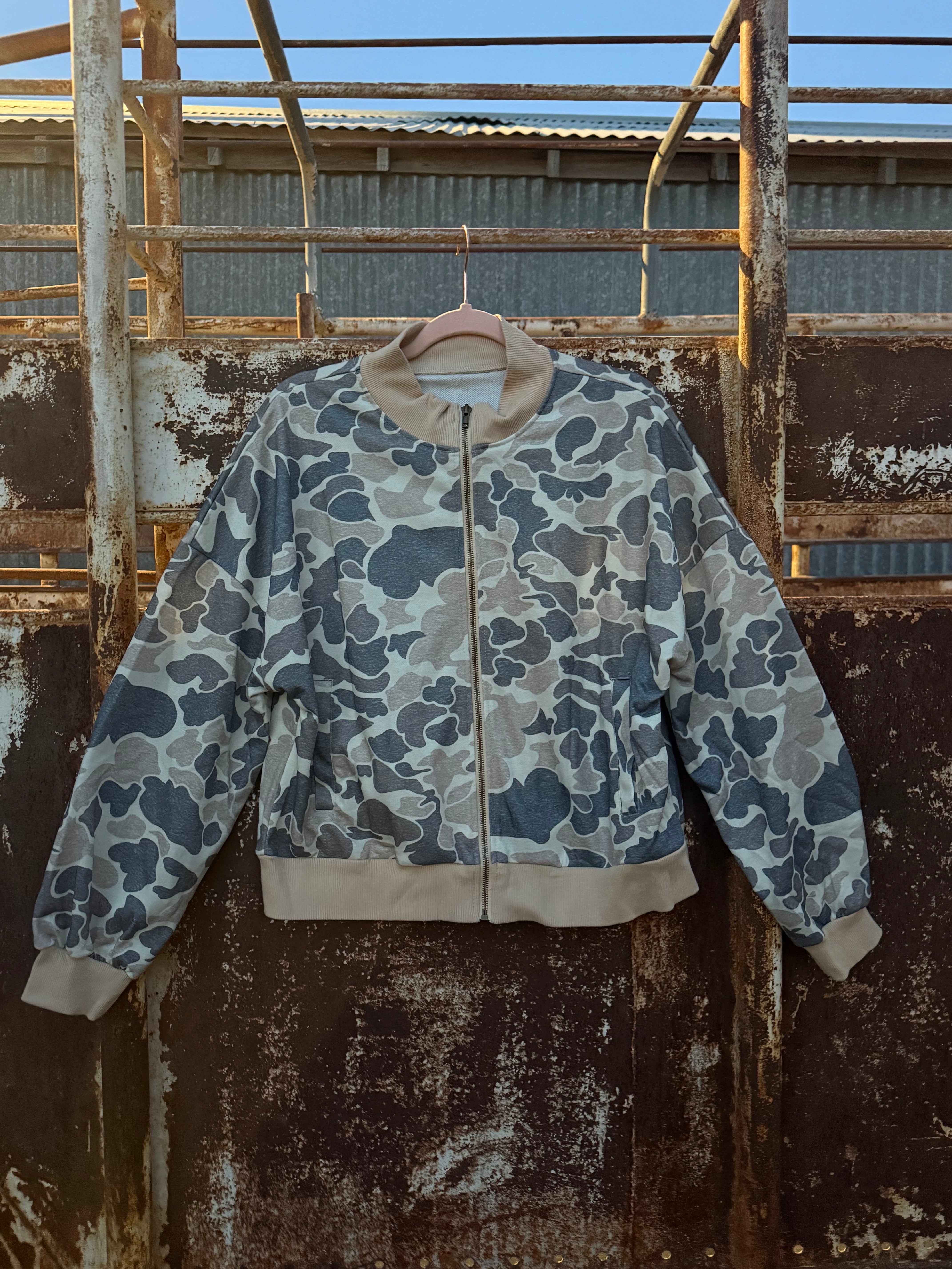 LIGHTWEIGHT CAMO JACKET