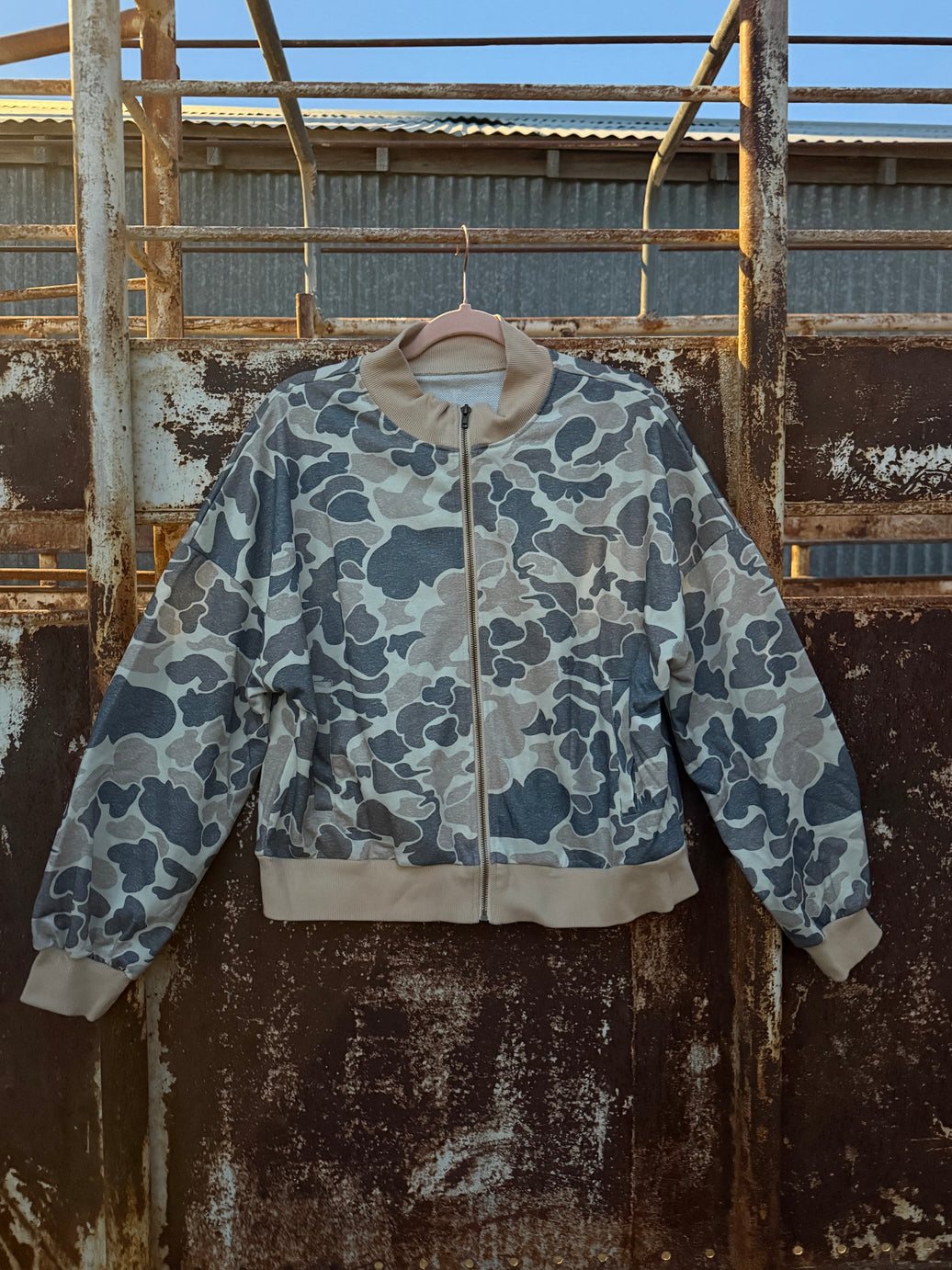 LIGHTWEIGHT CAMO JACKET