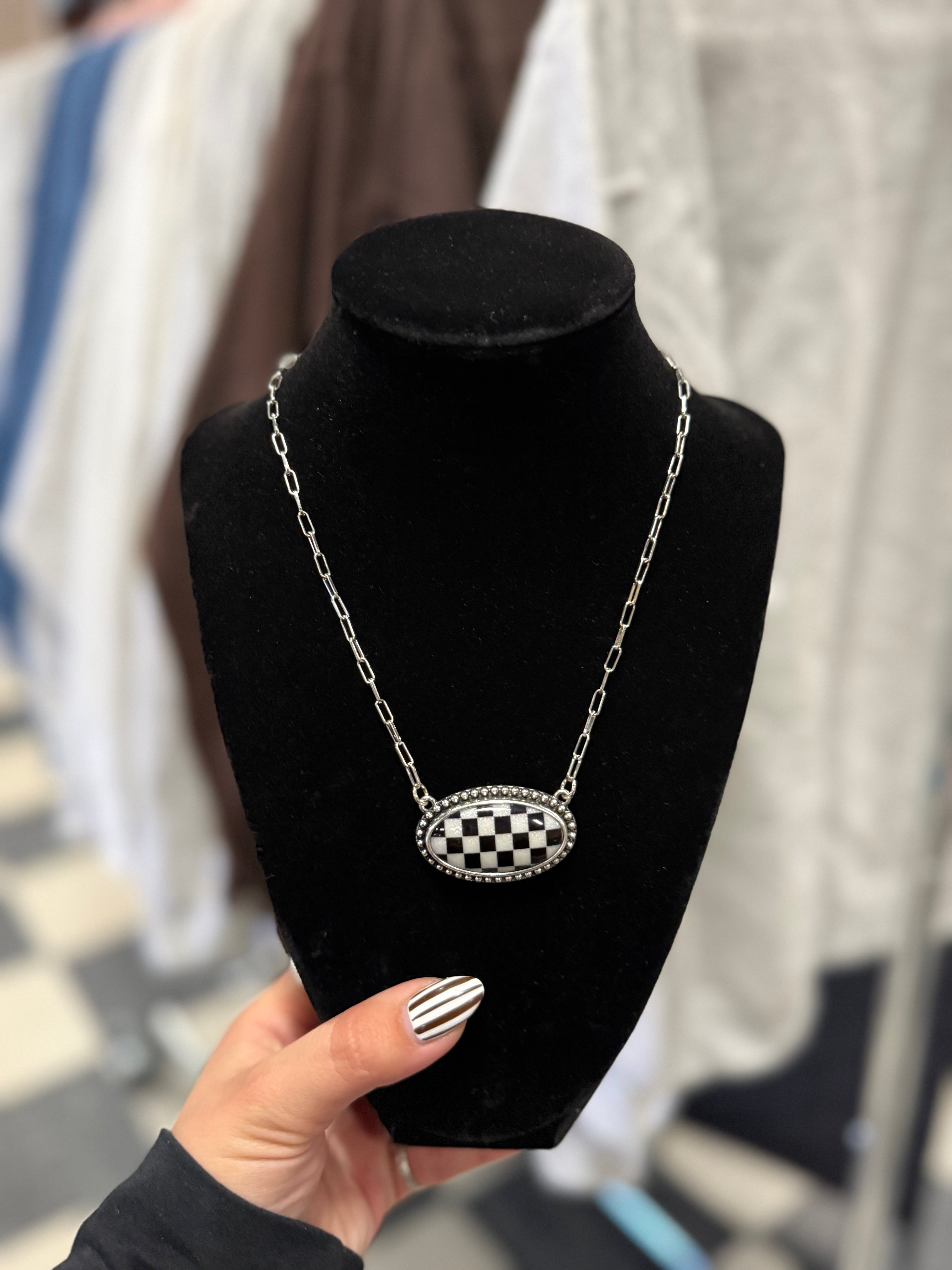 Checkered oval Necklace