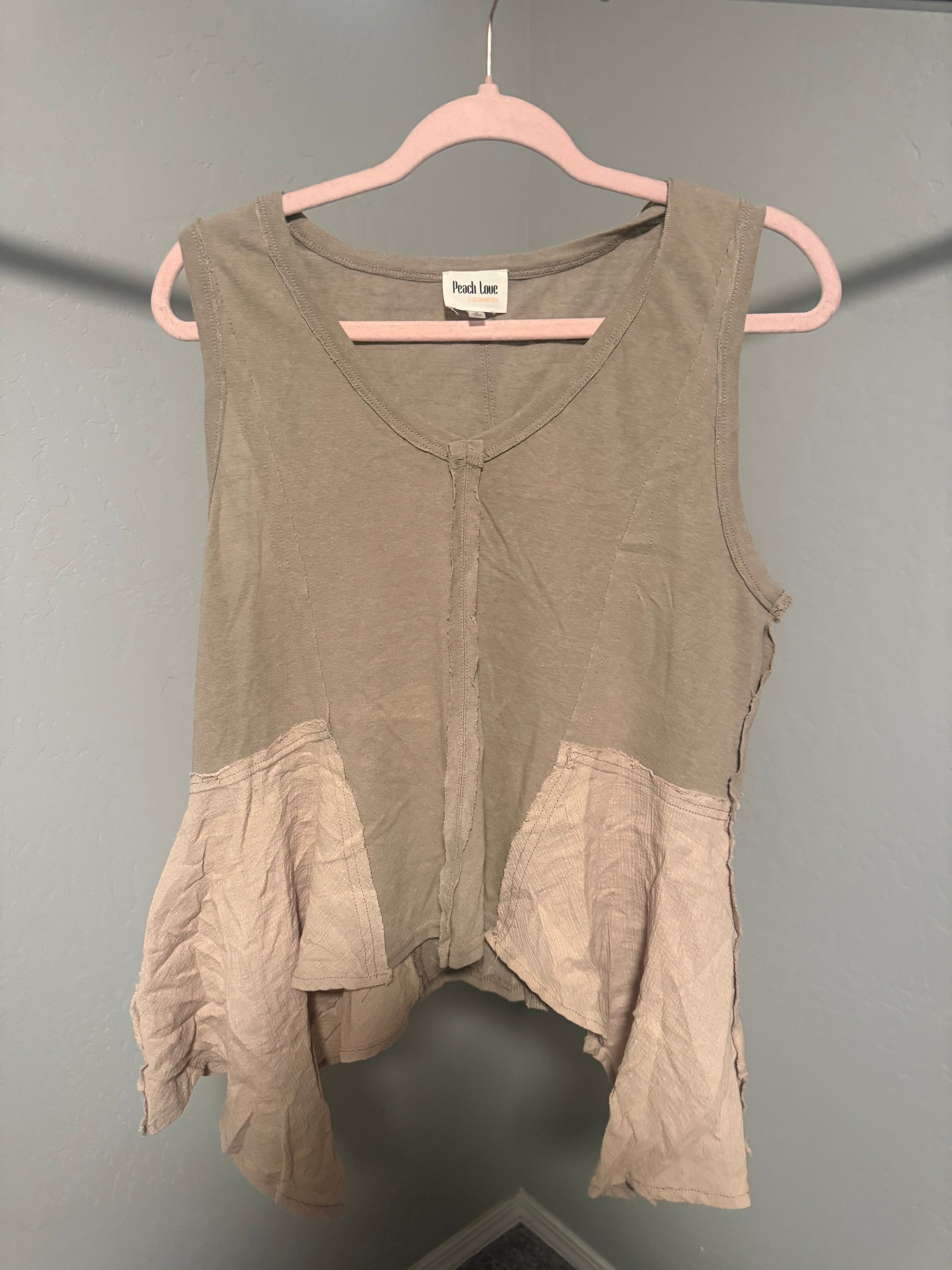 Flowy tank
